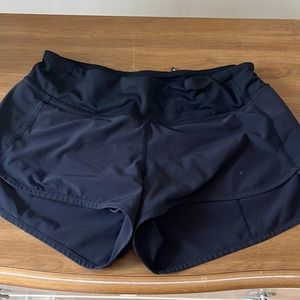 2.5 inch lululemon shorts